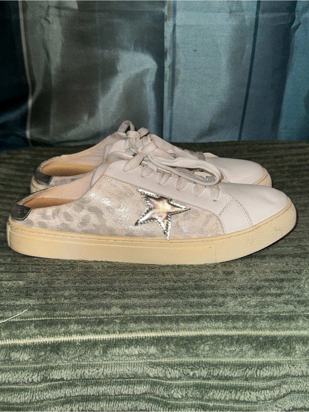 Boutique Corkys Women's Slip-On Star Accent Sneakers - White/Cream